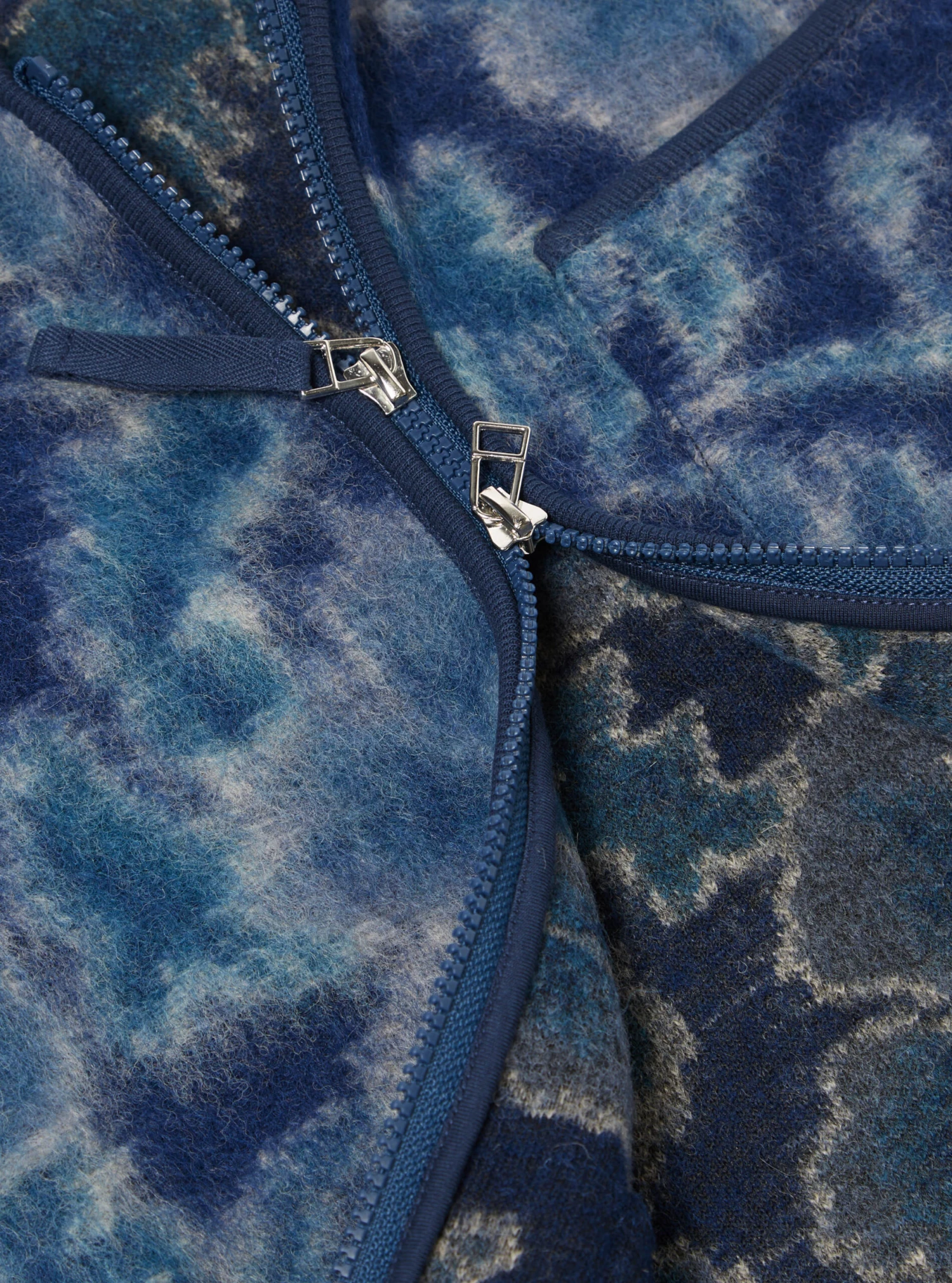 Universal Works Zip Gilet In Navy Flower Fleece - Image 4