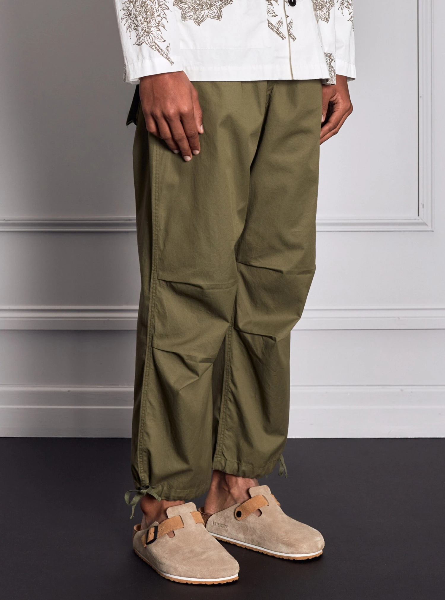Universal Works Parachute Pant In Olive Fine Twill - Image 3